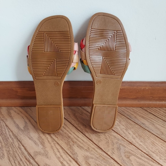 *SOLD* Women flat sandal - Picture 4 of 4